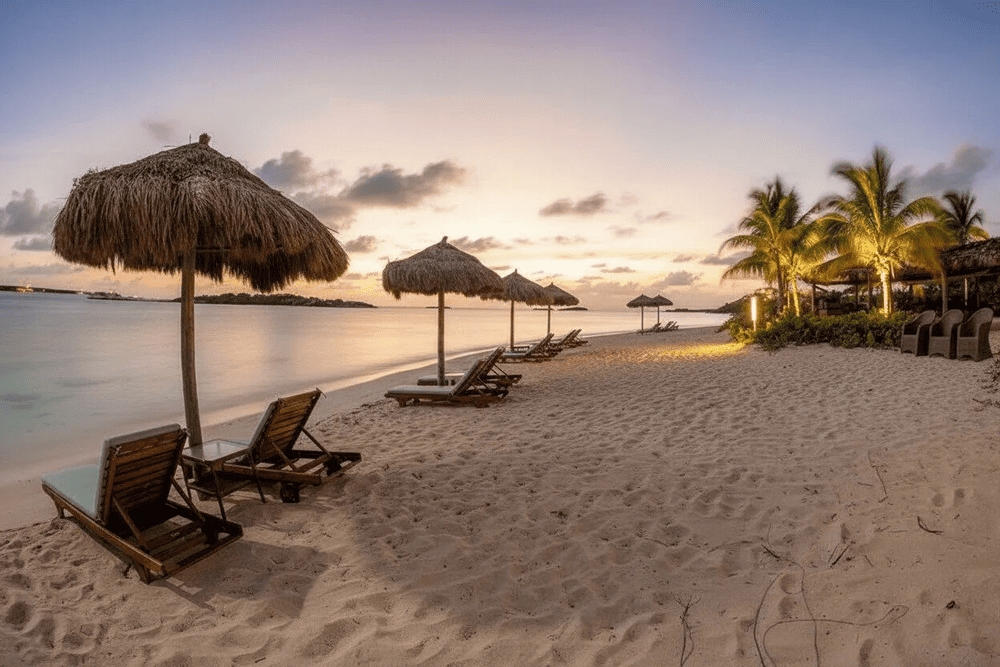 A nightime stroll along Tran Phu Street in Nha Trang's beach is full of romance and tranquility